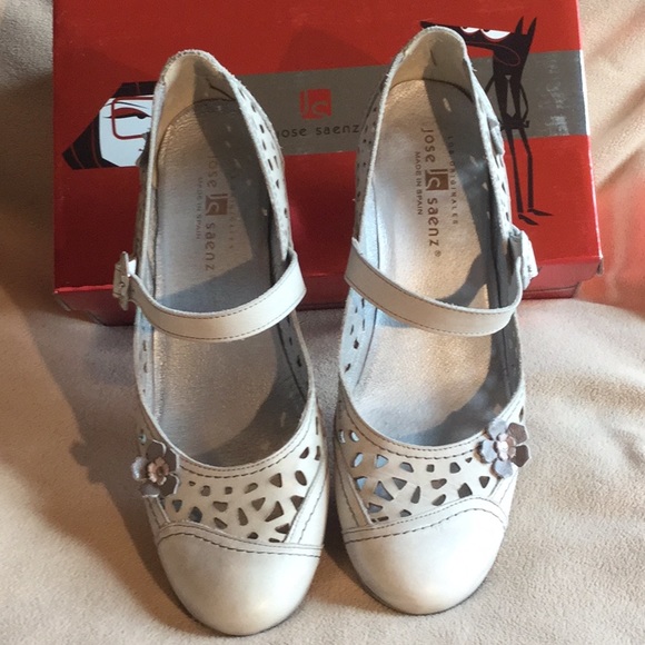 Jose Saenz Bone Color Leather Mary Janes - Picture 2 of 6